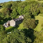 Hole House Farm 4*